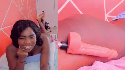 Snapshot of zoeethompson_cm chatting on 12.22.24    online show from 12.22.24