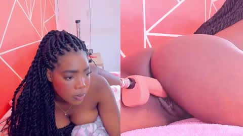 Snapshot of zoeethompson_cm chatting on 02.15.25    online show from 02.15.25