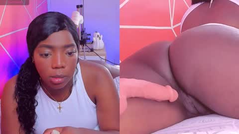 Snapshot of zoeethompson_cm chatting on 10.24.25    online show from 10.24.25