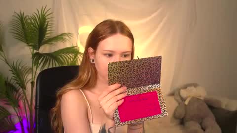Snapshot of zoeford_ chatting on 05.05.26 ZOE online show from 05.05.26
