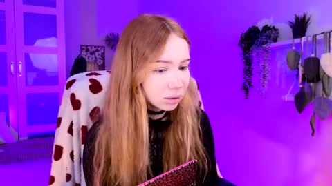 Snapshot of zoeford_ chatting on 05.12.26 ZOE online show from 05.12.26