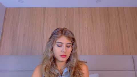 Snapshot of zoehangel chatting on 05.19.26 Zoe online show from 05.19.26