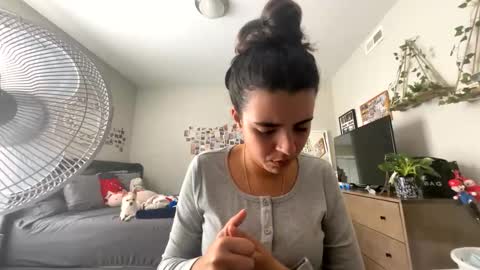 Snapshot of zoel87 chatting on 10.23.25 LovelyLatin25 online show from 10.23.25