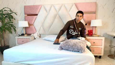 zoelucas online show from 04.04.26