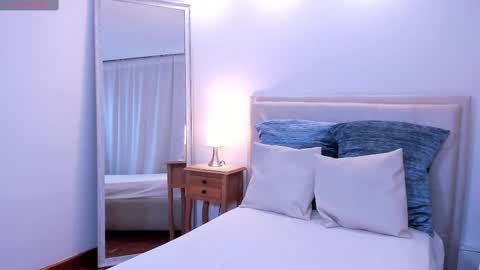 Zoes online show from 01.28.25