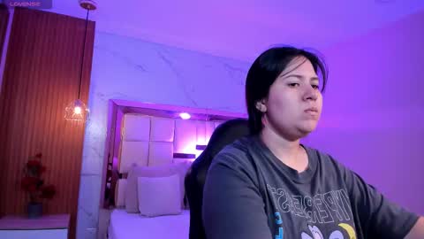 Snapshot of zoes_mile chatting on 02.04.26 Zoes online show from 02.04.26