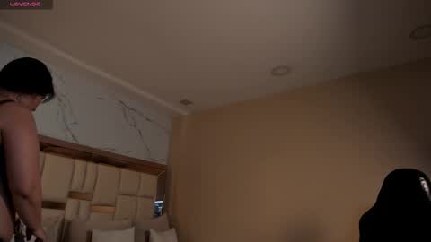 Snapshot of zoes_mile chatting on 02.18.26 Zoes online show from 02.18.26