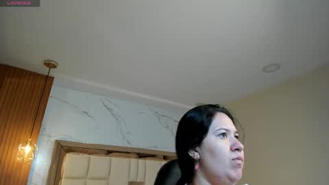 Snapshot of zoes_mile chatting on 05.05.26 Zoes online show from 05.05.26
