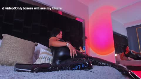 zoevidal_ online show from 02.03.25