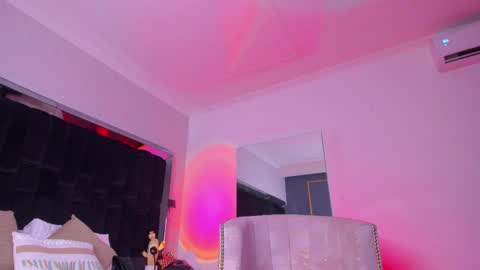 zoevidal_ online show from 02.16.25