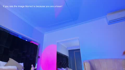 zoevidal_ online show from 03.06.25