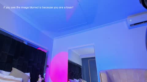 zoevidal_ online show from 03.06.25