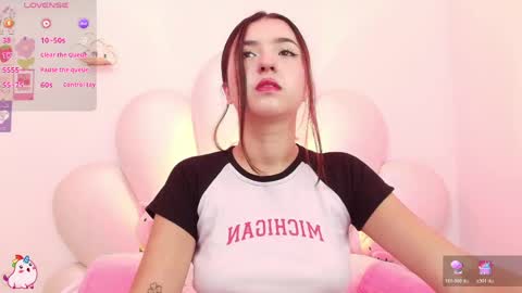 Snapshot of zoewillian chatting on 04.28.26 zoewillian online show from 04.28.26