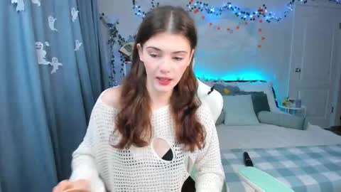 Snapshot of zoey_lane chatting on 10.28.25 Zoey Lane online show from 10.28.25
