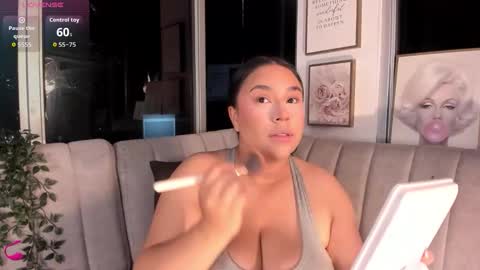 zoey thommpson online show from 10.06.25