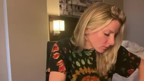 Zoeydanner online show from 02.02.26