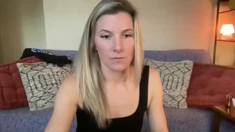 Zoeydanner online show from 03.12.26