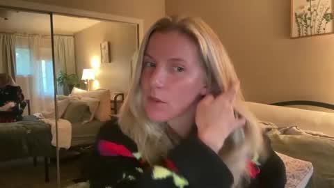 Zoeydanner online show from 05.21.26