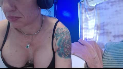 Snapshot of zoeyportland chatting on 04.23.26 Zoey Portland online show from 04.23.26