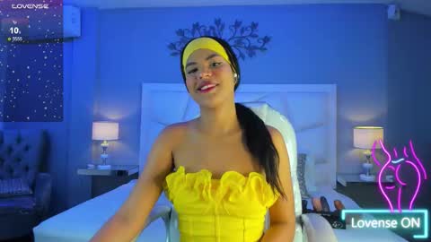 Snapshot of zoeysnow chatting on 10.14.25 Z O E online show from 10.14.25