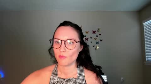 Snapshot of zoiebutterfly chatting on 09.12.25 Zoie online show from 09.12.25