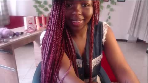 Snapshot of zooee_p chatting on 10.26.25 Zooe online show from 10.26.25