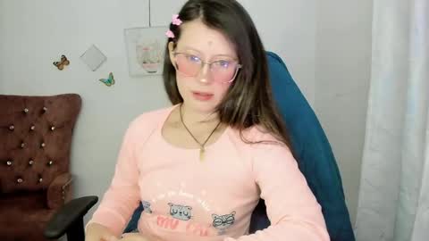 Snapshot of zooeybelair chatting on 05.02.26 Alicie online show from 05.02.26