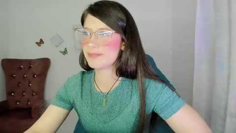 Snapshot of zooeybelair chatting on 05.03.26 Alicie online show from 05.03.26