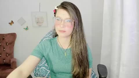 Snapshot of zooeybelair chatting on 05.17.26 Alicie online show from 05.17.26