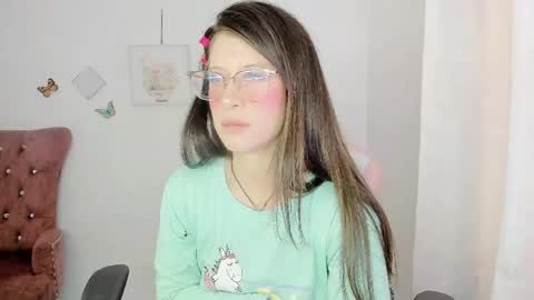 Snapshot of zooeybelair chatting on 05.18.26 Alicie online show from 05.18.26