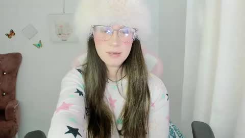 Snapshot of zooeybelair chatting on 05.19.26 Alicie online show from 05.19.26