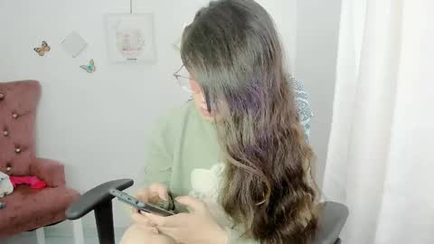 Snapshot of zooeybelair chatting on 05.21.26 Alicie online show from 05.21.26