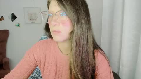 Snapshot of zooeybelair chatting on 05.25.26 Alicie online show from 05.25.26
