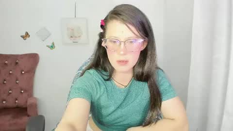 Snapshot of zooeybelair chatting on 05.26.26 Alicie online show from 05.26.26