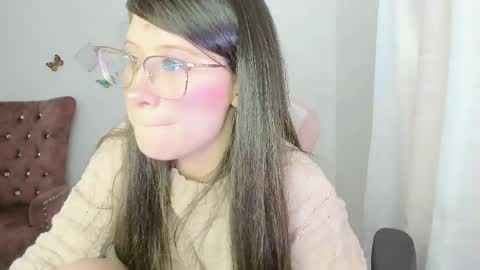 Snapshot of zooeybelair chatting on 06.01.26 Alicie online show from 06.01.26