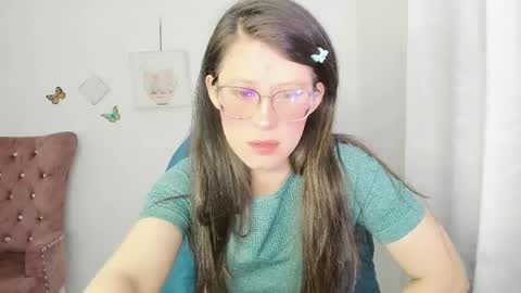 Snapshot of zooeybelair chatting on 06.03.26 Alicie online show from 06.03.26