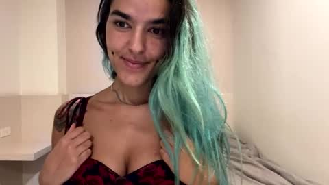 Snapshot of zorosgiirl chatting on 12.25.24 Birthday Stream - Dec 5 online show from 12.25.24