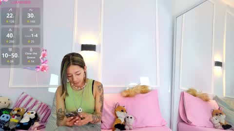 Snapshot of zorravioleta chatting on 04.26.26 Violeta online show from 04.26.26