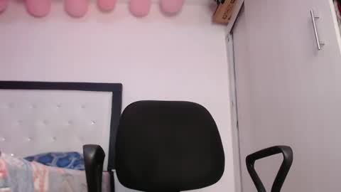 Snapshot of zousxxx chatting on 02.25.25 zousxxx online show from 02.25.25