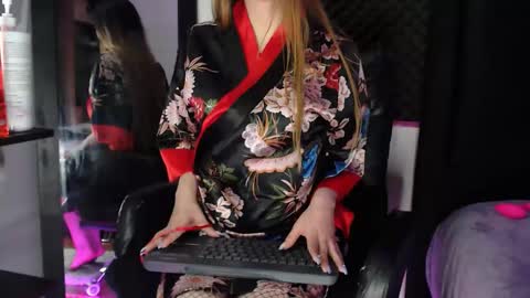 Snapshot of zpzphot chatting on 11.20.25 zpzphot online show from 11.20.25