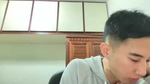 Snapshot of zseszsesz chatting on 12.28.24 Z online show from 12.28.24