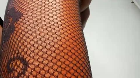 Snapshot of zulayka chatting on 01.01.25 zoey online show from 01.01.25