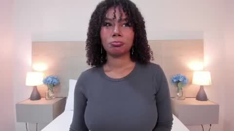 Snapshot of zurismith chatting on 06.11.26 Zuri Smith online show from 06.11.26
