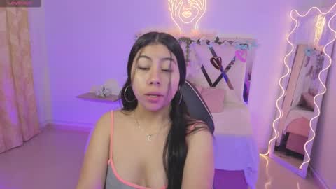 Snapshot of zury_tay chatting on 10.13.25 ZURY online show from 10.13.25