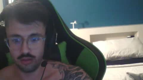 Snapshot of zusta10 chatting on 11.17.25 zusta10 online show from 11.17.25