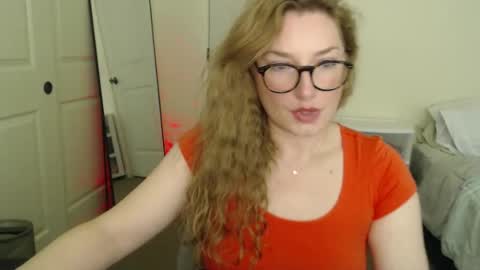 Snapshot of zuzuclaire chatting on 03.18.26 Carly online show from 03.18.26