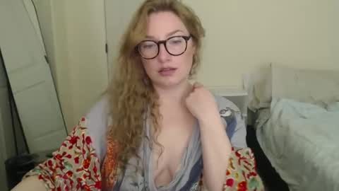 Snapshot of zuzuclaire chatting on 03.21.26 Carly online show from 03.21.26