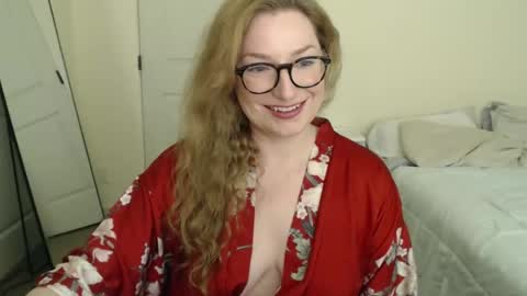 Snapshot of zuzuclaire chatting on 03.27.26 Carly online show from 03.27.26