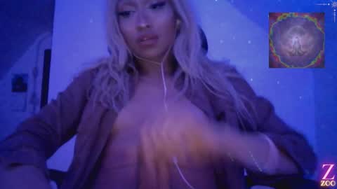 Snapshot of zya_zoo chatting on 01.11.25 ZYA online show from 01.11.25