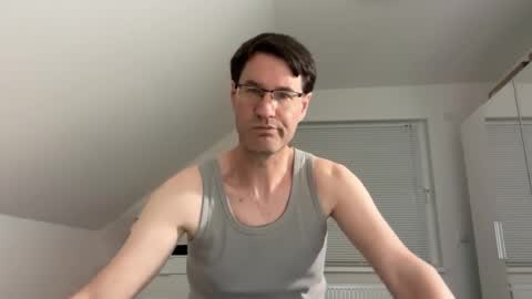 Snapshot of zzz123_cam chatting on 04.25.26 zzz123_cam online show from 04.25.26